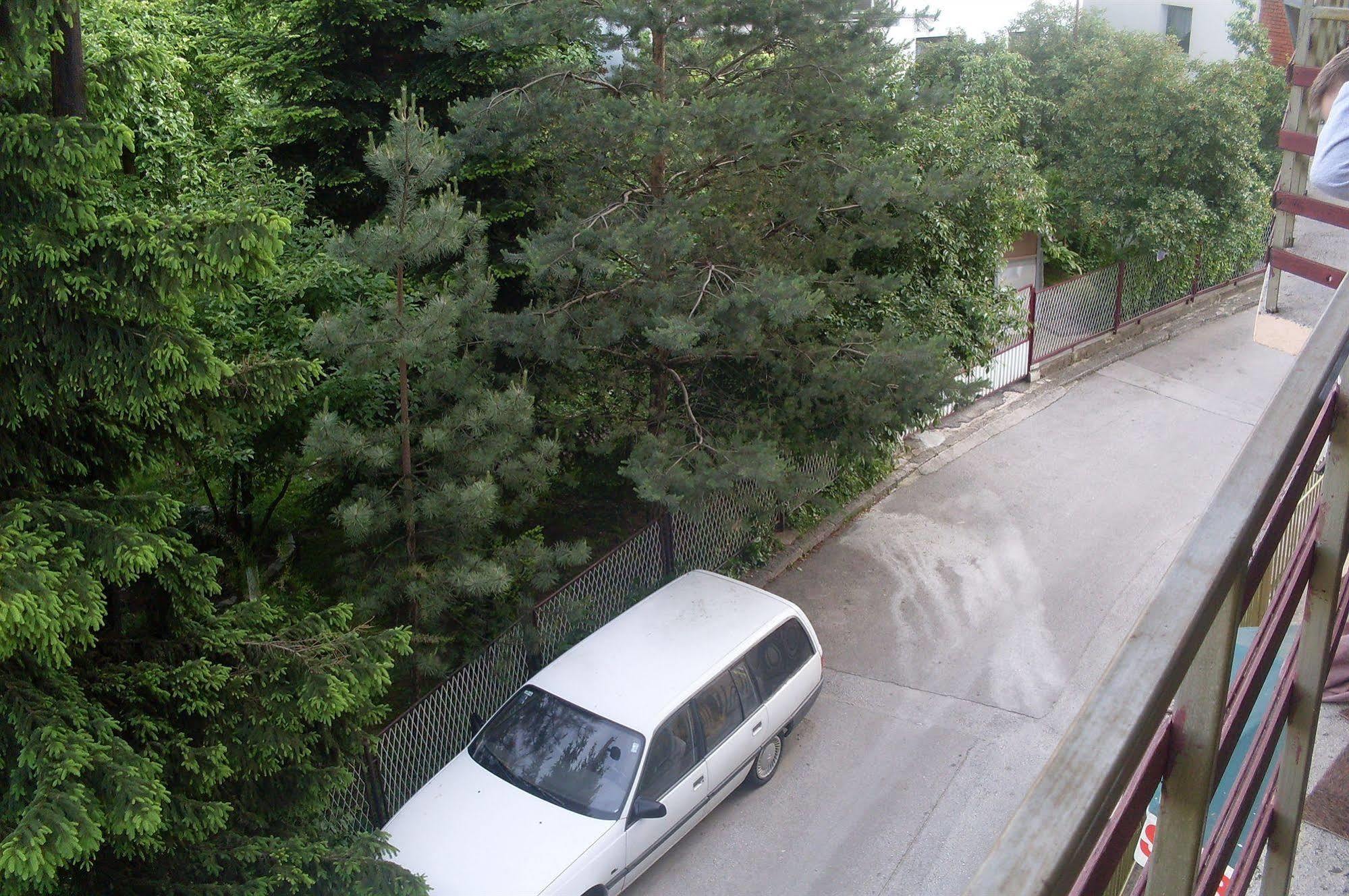 Hostel Gonzo Szarajevó Kültér fotó