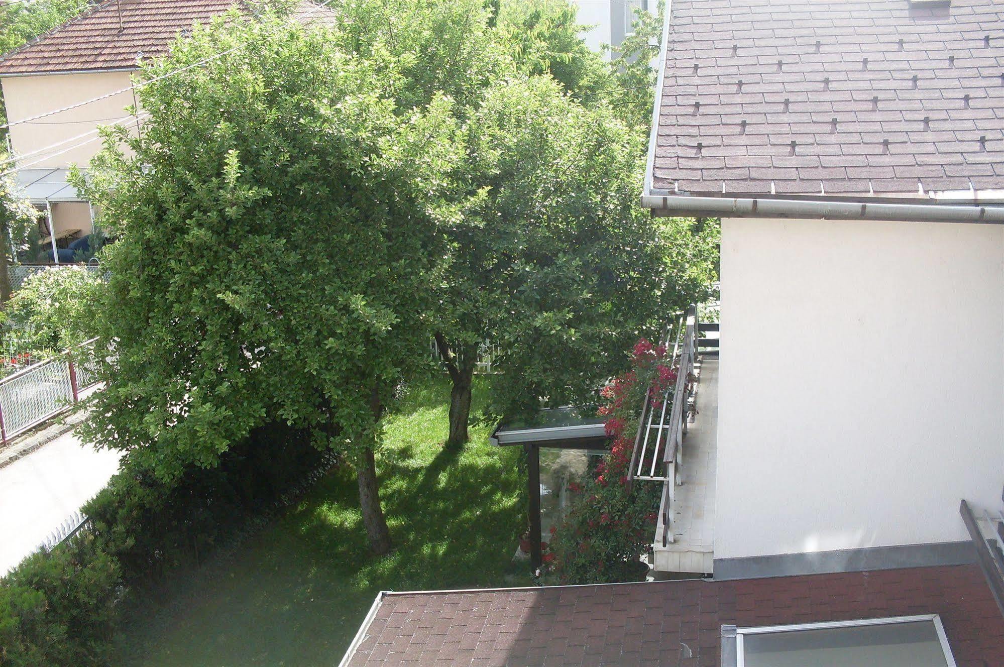 Hostel Gonzo Szarajevó Kültér fotó