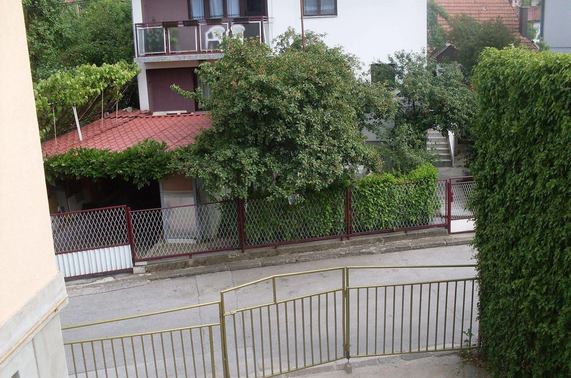 Hostel Gonzo Szarajevó Kültér fotó